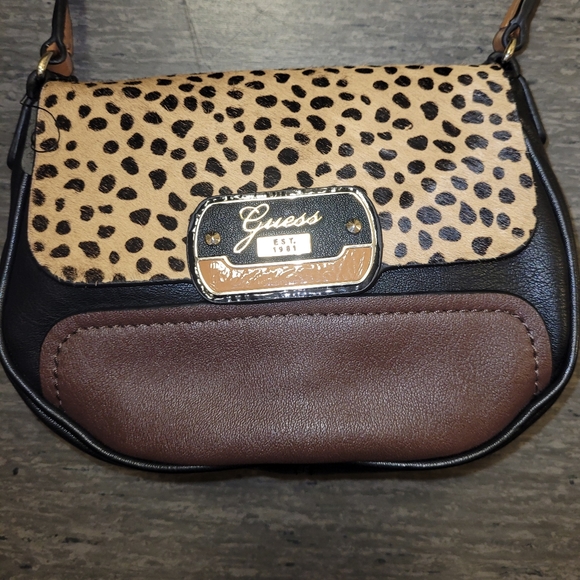 NWT Guess purse. Small. - Picture 6 of 8